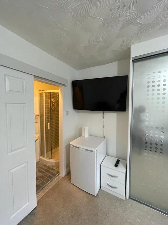 Alder En-Suites Self-Catering With Private Shower 1 Southampton Exterior photo